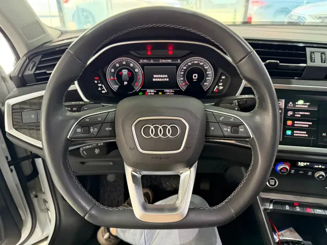 Audi Q3 — Фото автомобиля 12
