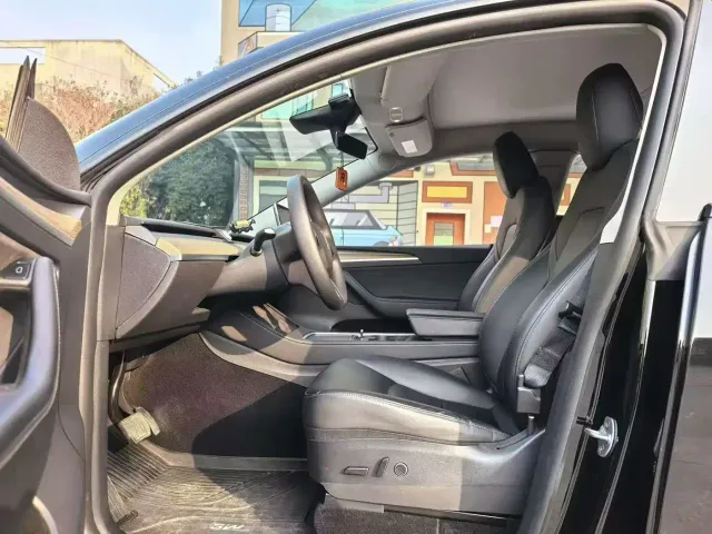 Tesla Model Y — Фото автомобиля 5
