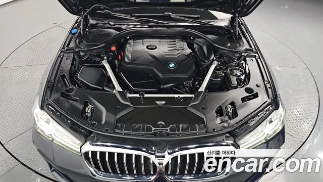 BMW 5 Series G30 — Фото автомобиля 9