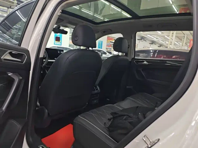 Volkswagen Tiguan L — Фото автомобиля 16
