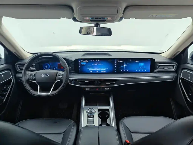 Ford Explorer — Фото автомобиля 20