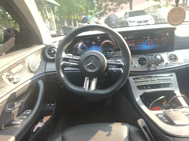 Mercedes-Benz E-Class — Фото автомобиля 11