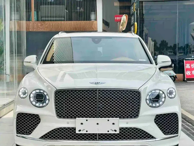 Bentley Bentayga — Фото автомобиля 3