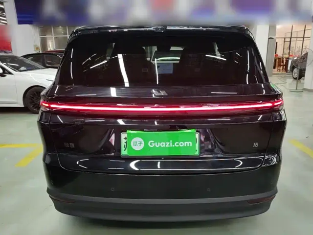 Li Auto i8 — Фото автомобиля 5