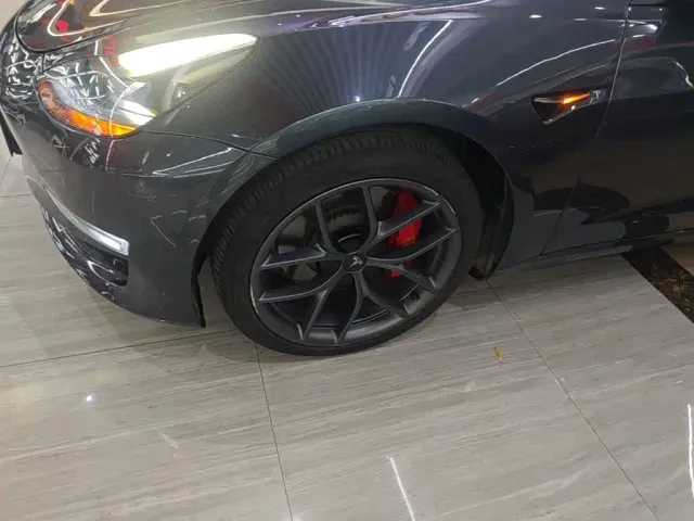 Tesla Model 3 — Фото автомобиля 22