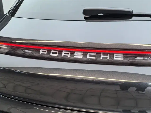 Porsche Taycan — Фото автомобиля 21