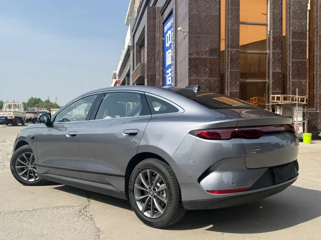 BYD Qin L — Фото автомобиля 4