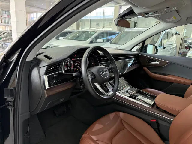 Audi Q7 — Фото автомобиля 6