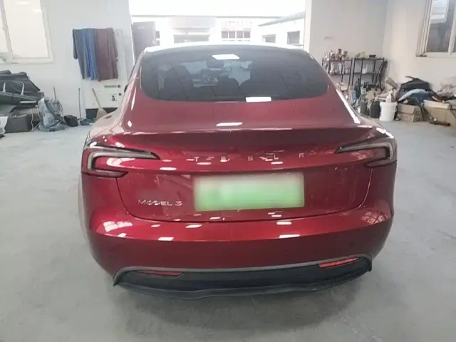 Tesla Model 3 — Фото автомобиля 5