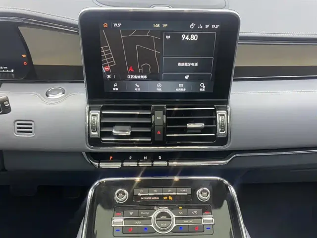 Lincoln Navigator — Фото автомобиля 30