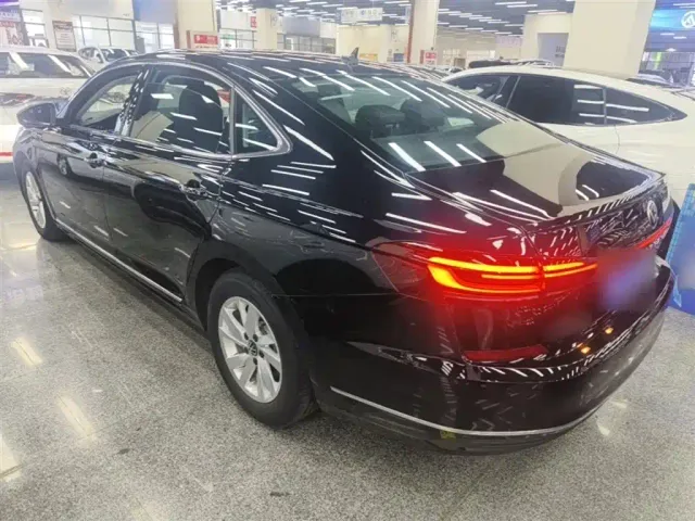 Volkswagen Passat — Фото автомобиля 4