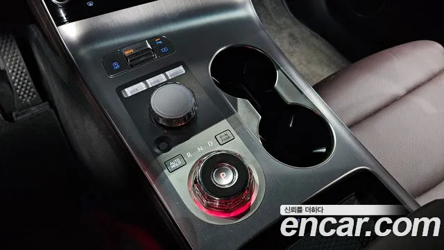 Genesis GV70 — Фото автомобиля 12