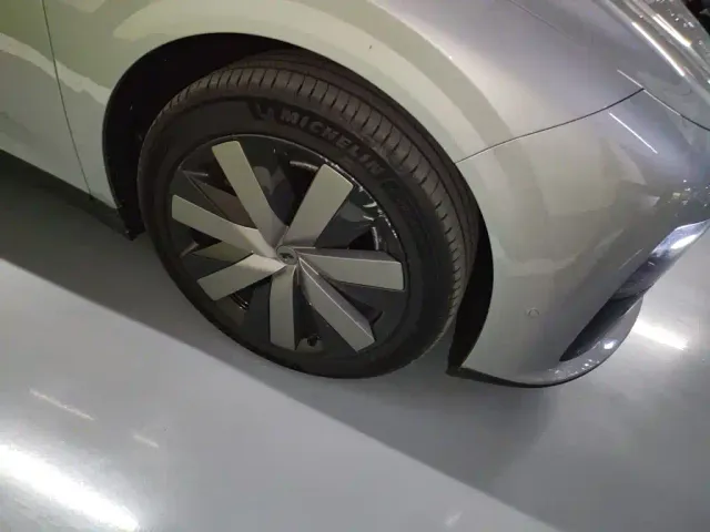 Li Auto i6 — Фото автомобиля 8