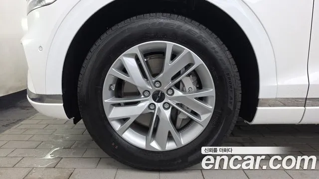 Genesis GV70 2.5T Бензин 2WD — Фото автомобиля 4