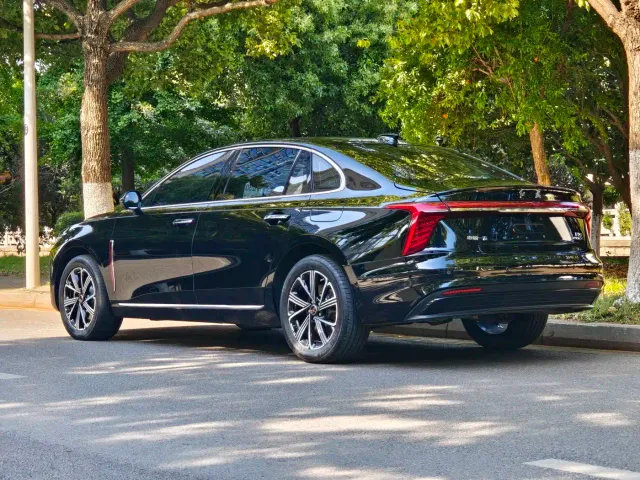 Hongqi H5 PHEV — Фото автомобиля 17