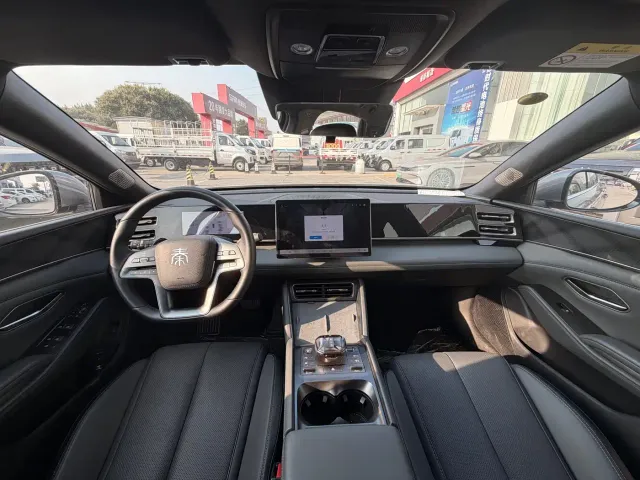 BYD Qin L — Фото автомобиля 9