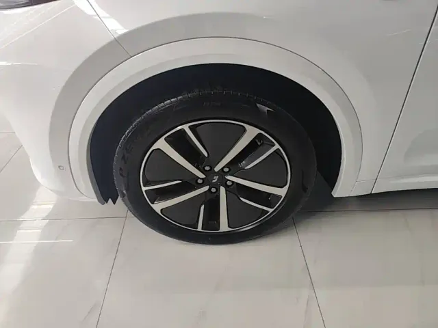 Li Auto L7 — Фото автомобиля 22