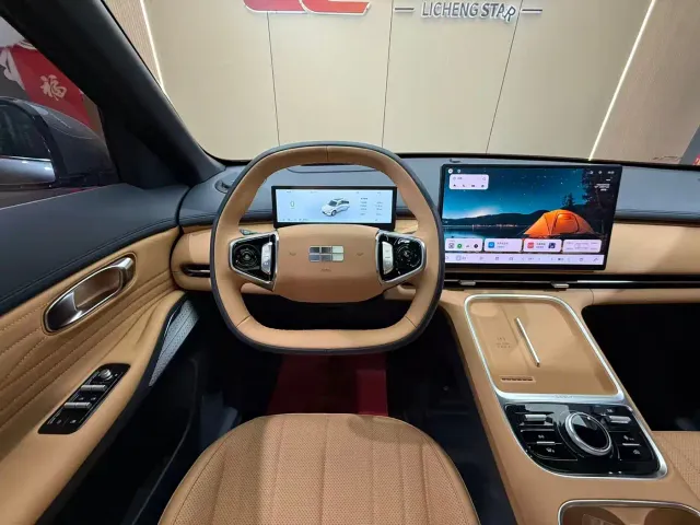 Geely Galaxy Starship 7 EM-i — Фото автомобиля 4