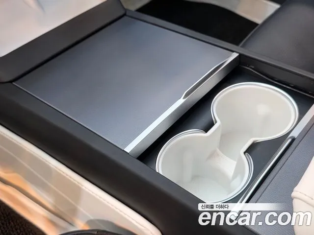 Tesla Model 3 — Фото автомобиля 4