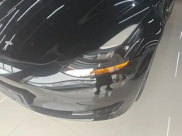 Tesla Model 3 — Фото автомобиля 23