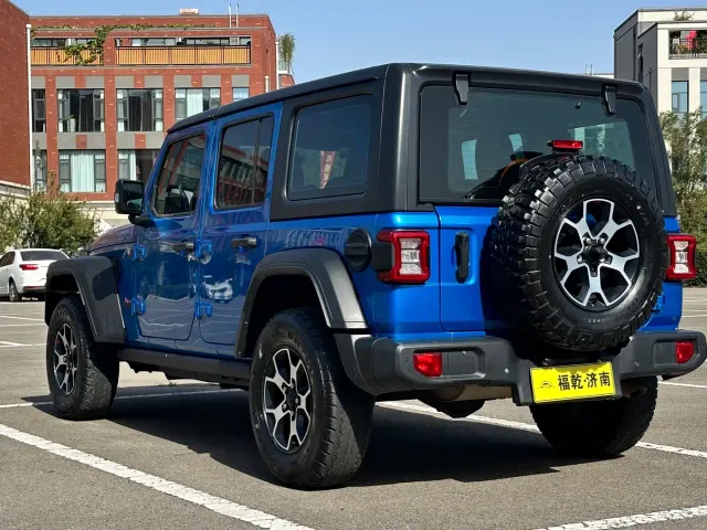 Jeep Wrangler — Фото автомобиля 9