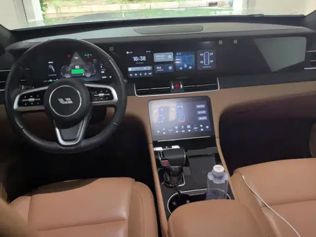 Li Auto ONE — Фото автомобиля 12