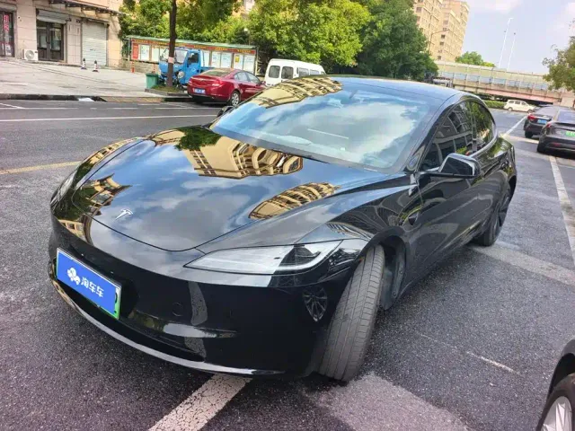 Фотография автомобиля — Tesla Model 3
