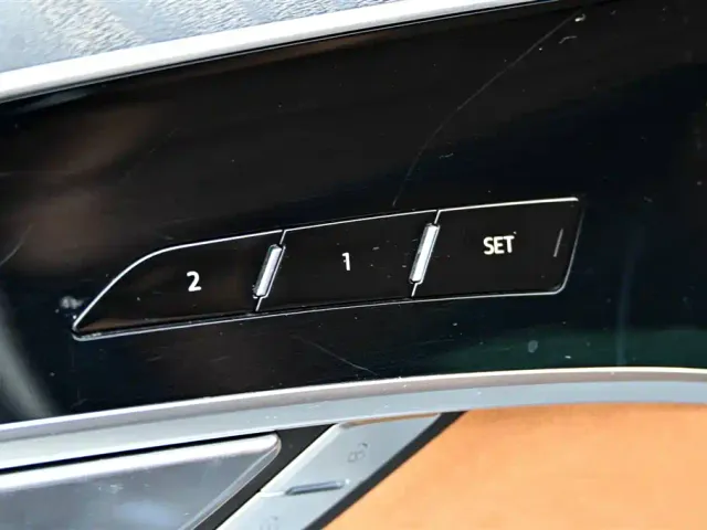 Audi A8 — Фото автомобиля 23