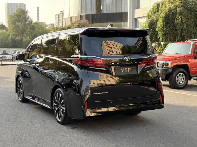 Toyota Alphard — Фото автомобиля 6