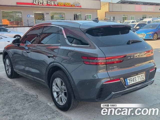 Genesis GV70 — Фото автомобиля 4