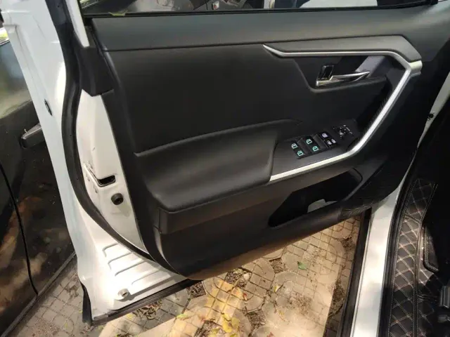 Toyota RAV4 — Фото автомобиля 7