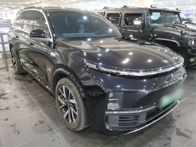 Li Auto L8 — Фото автомобиля 22