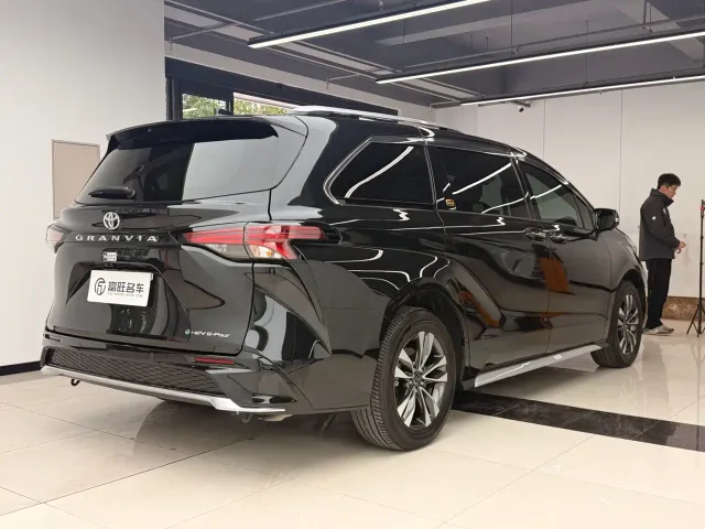 Toyota Granvia — Фото автомобиля 22
