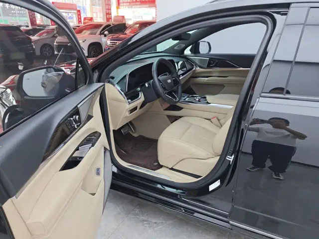 Cadillac XT5 — Фото автомобиля 10