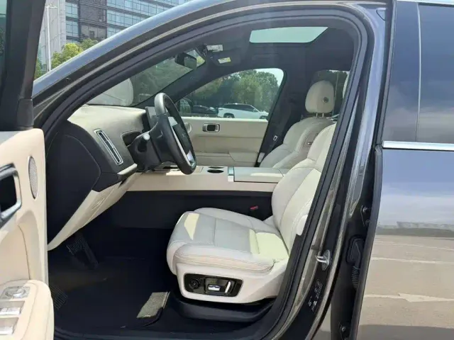 Li Auto L7 — Фото автомобиля 4