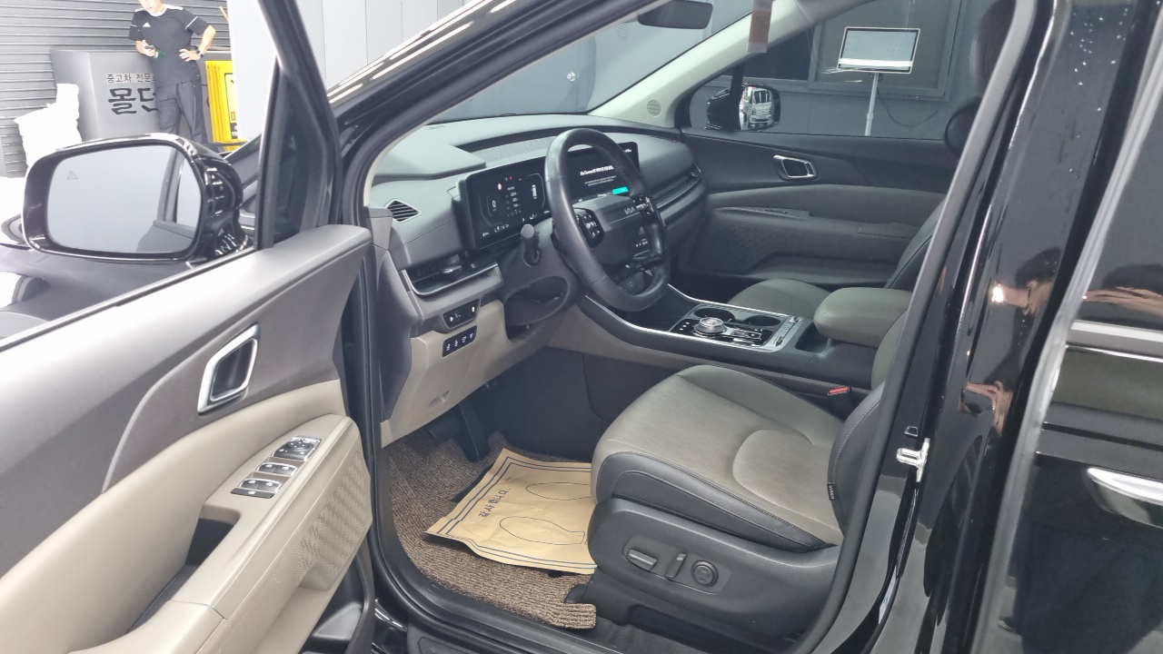Kia Carnival Generation 4 — Фото автомобиля 7