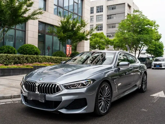 Фотография автомобиля — BMW 8 Series