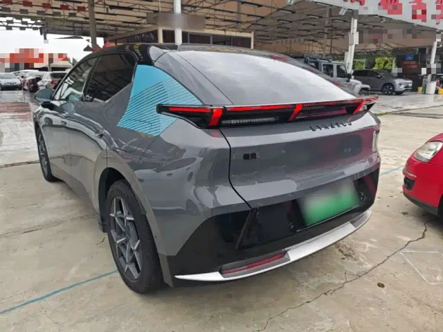 Lynk & Co Z20 — Фото автомобиля 4