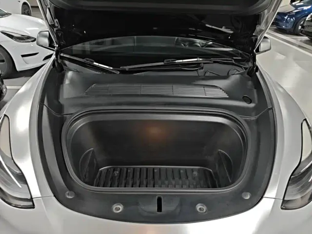 Tesla Model Y — Фото автомобиля 19
