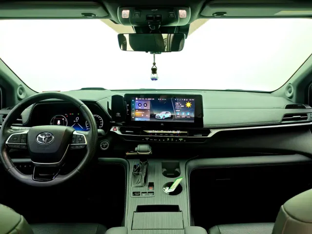Toyota Sienna — Фото автомобиля 10