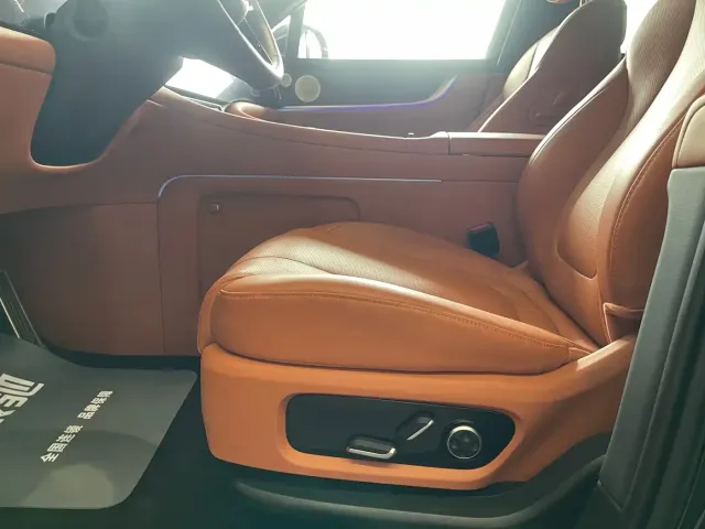 AITO Wenjie AITO M9 2024 Extended Range Ultra 42kWh 6-Seater — Фото автомобиля 14