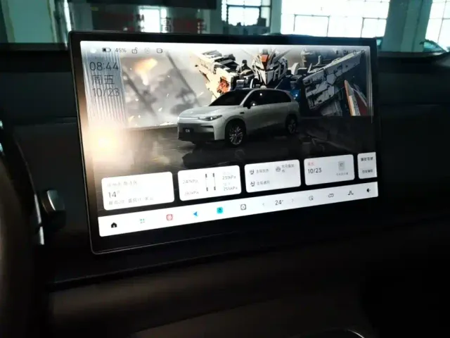 Leapmotor C10 — Фото автомобиля 12