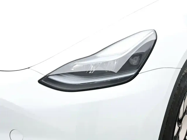 Tesla Model Y — Фото автомобиля 18