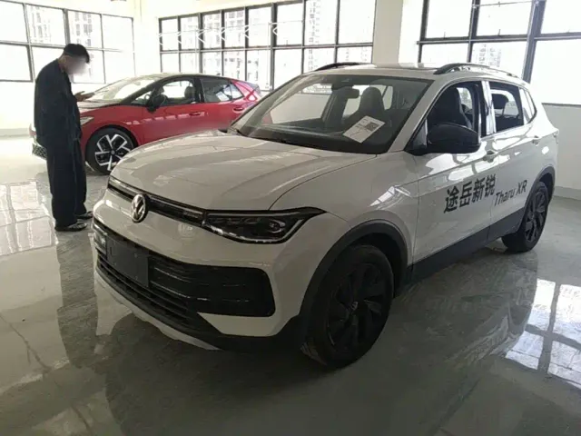 Фотография автомобиля — Volkswagen Tharu
