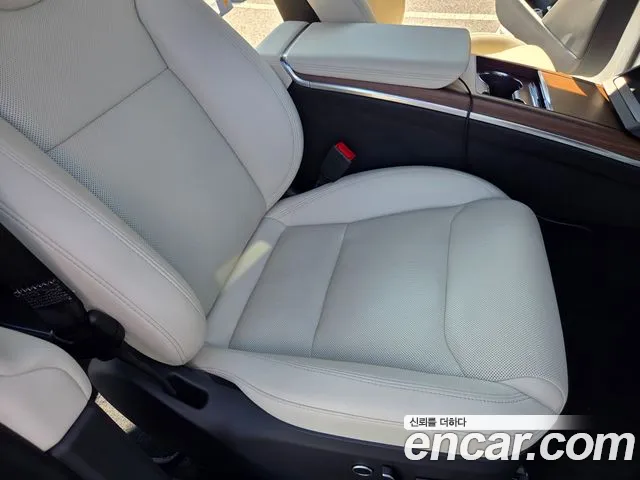 Tesla Model X — Фото автомобиля 9