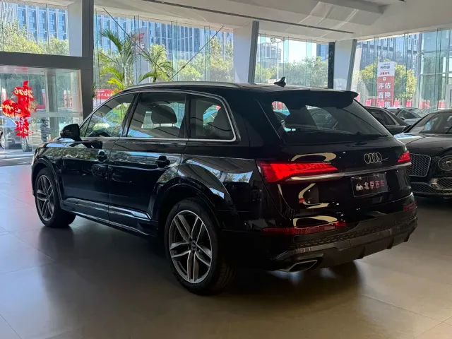 Audi Q7 — Фото автомобиля 6