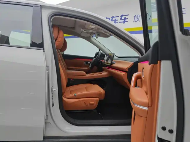 Leapmotor C10 — Фото автомобиля 8