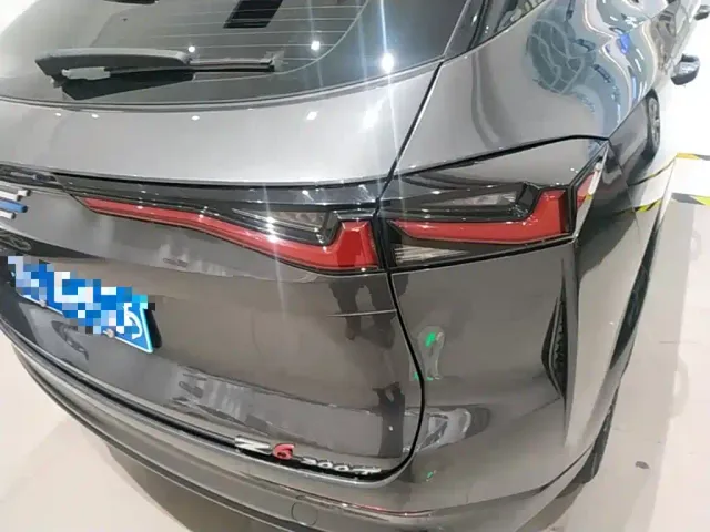 Changan Z6 — Фото автомобиля 7