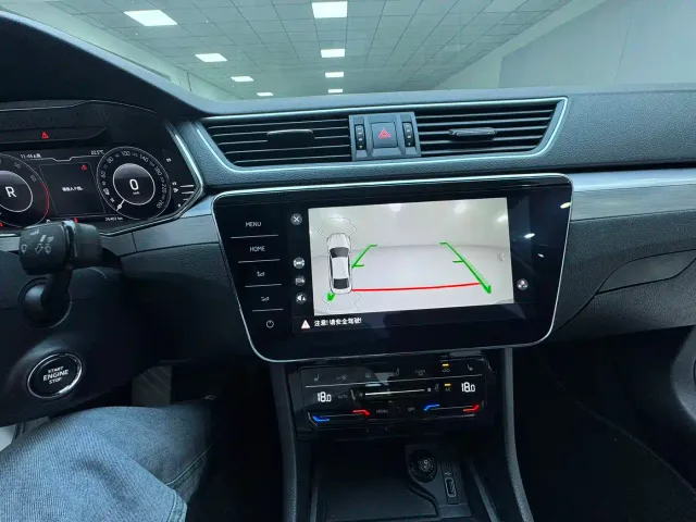 Skoda Superb — Фото автомобиля 19