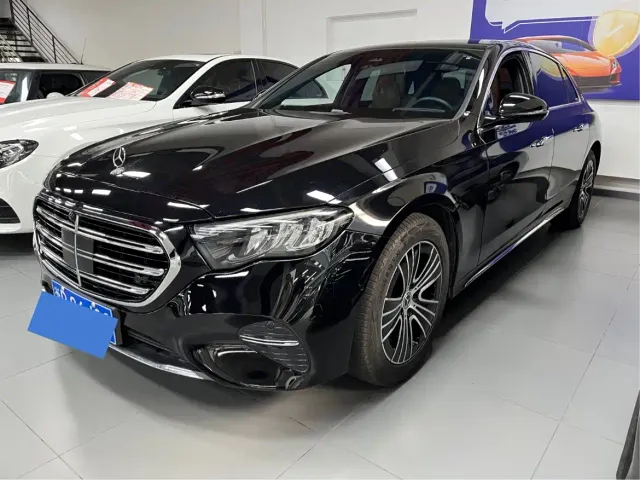 Фотография автомобиля — Mercedes-Benz E-Class